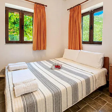 Stunning In Astros Arkadias With Wifi Holiday home